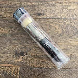 it cosmetics Makeup - It Cosmetics Heavenly Luxe Flat Top Buffing Brush it cosmetics Makeup - It Cosmetics Heavenly Luxe Flat Top Buffing Brush